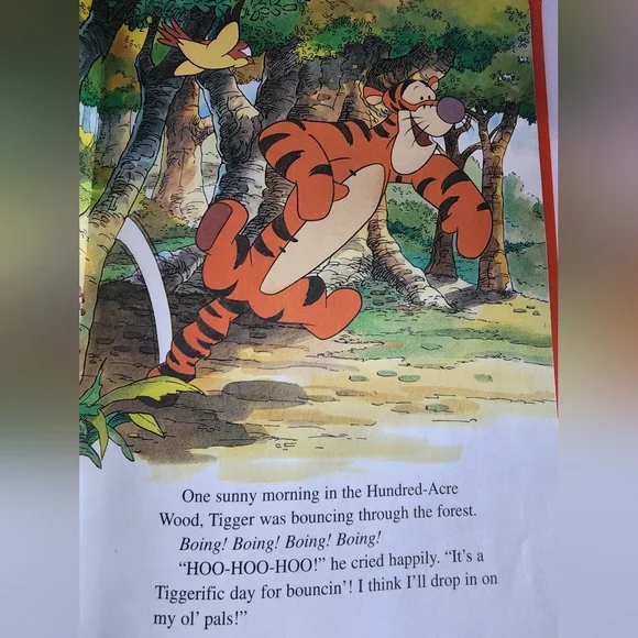 Disney Winnie the Pooh and Tigger Book Set - Picture 3 of 4